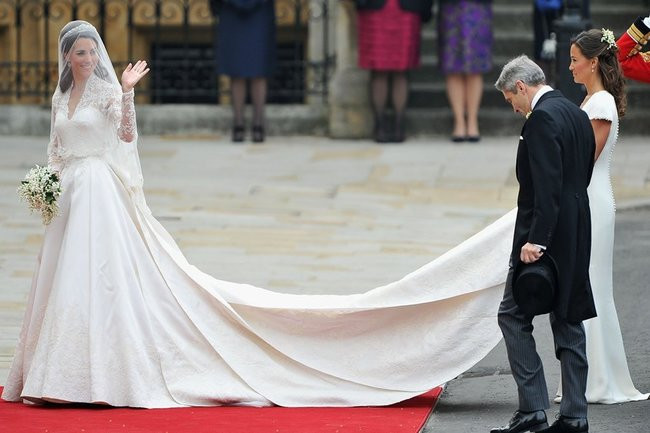 Hochzeitskleid Kate Middleton
 Herzogin Kates geheimes Brautkleid enthüllt VOGUE
