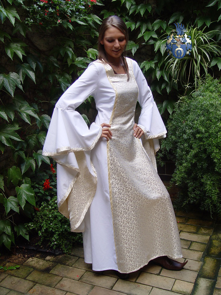 Hochzeitskleid Mittelalter
 Mittelalterliches Hochzeitskleid Lauretta