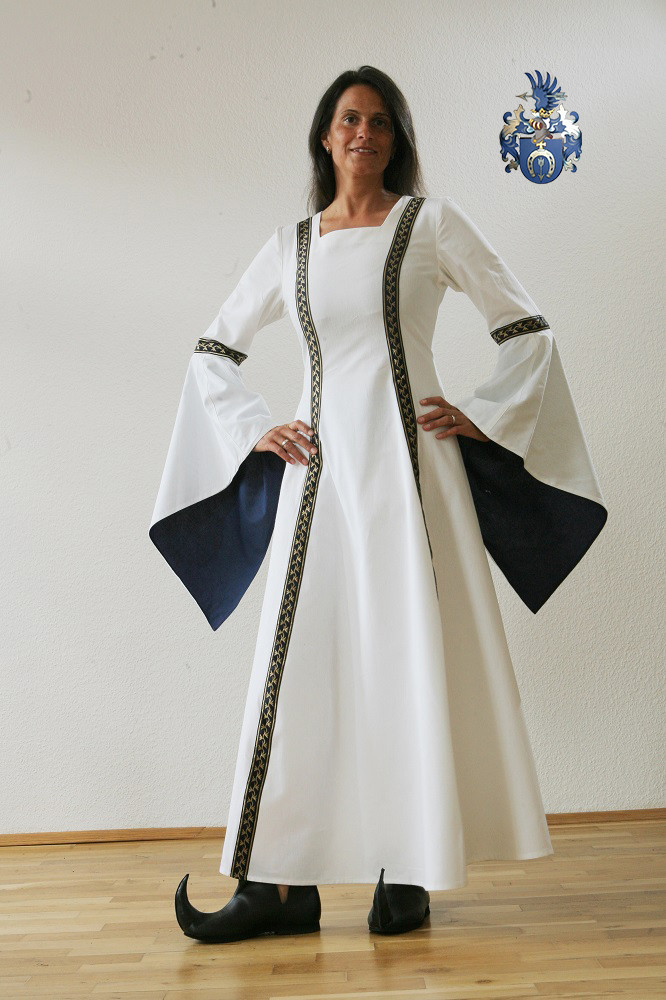 Hochzeitskleid Mittelalter
 Mittelalterliches Hochzeitskleid Ruth weiß blau