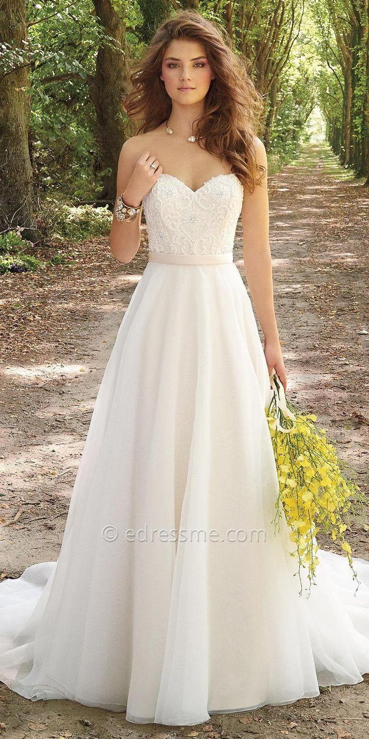 Hochzeitskleid Schlicht
 Die besten 25 Brautkleid schlicht Ideen auf Pinterest