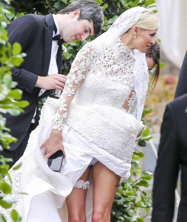 Hochzeitskleid Sexy
 Nicky hilton strumpfband show im hochzeitskleid