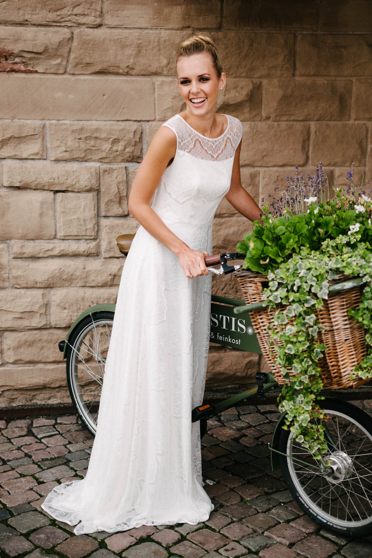 Hochzeitskleid Spitze
 Brautkleid mit Trägern transparente Spitze total bequem