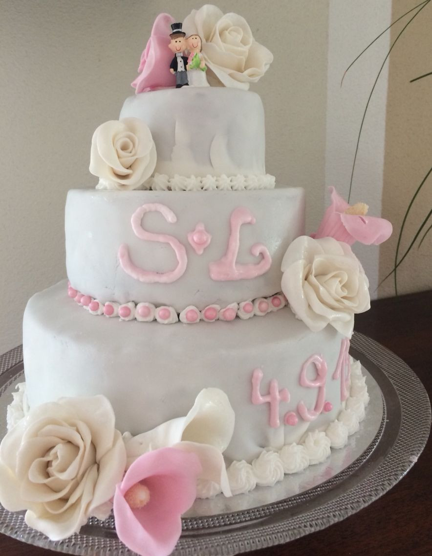 Hochzeitstorte 3 Stöckig
 Hochzeitstorte 3 stöckig für meine Schwester Aprikosen