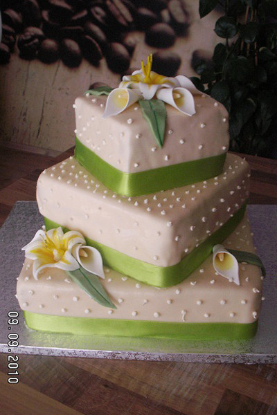 Hochzeitstorte 3 Stöckig
 Konditorei Rügen Hochzeitstorten