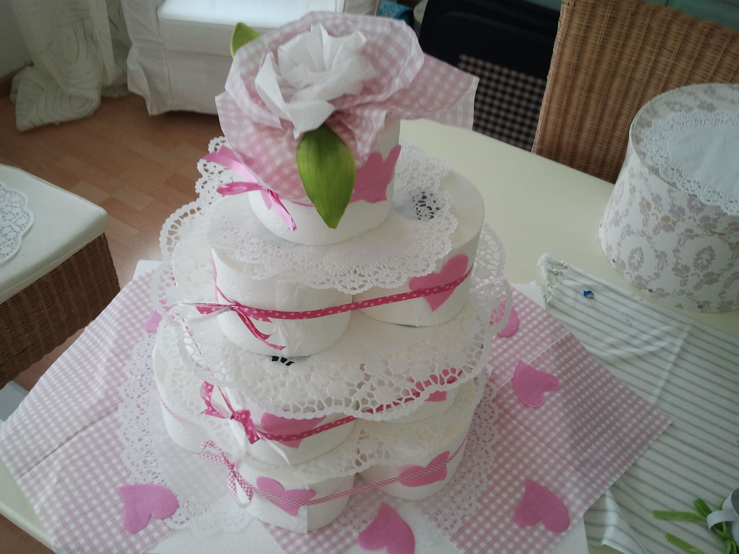 Hochzeitstorte Aus Toilettenpapier
 Torte aus Toilettenpapier als Geburtstagstorte oder