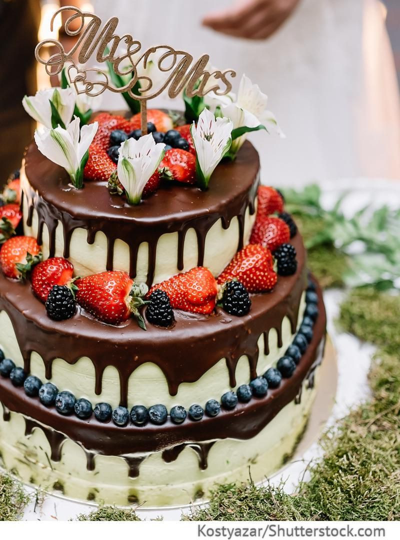 Hochzeitstorte Beeren
 Hochzeitstorte 3 Etagen mit Beeren und Schokoguss