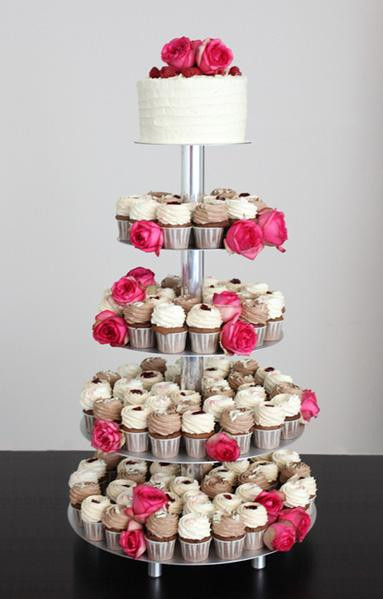 Hochzeitstorte Cupcakes
 Etagere Torte mit Cupcakes Bild 8 [ESSEN UND TRINKEN]