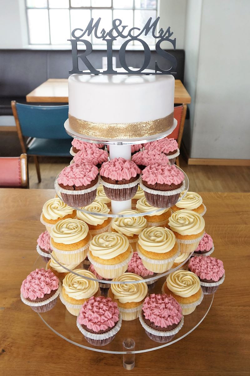 Hochzeitstorte Cupcakes
 Hochzeitstorte mit Cupcakes in München und Umgebung