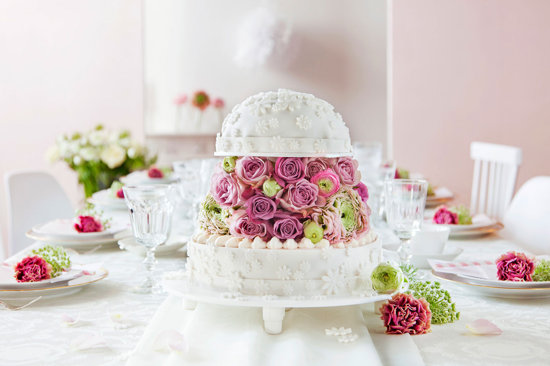 Hochzeitstorte Deko
 Hochzeitstorte in Weiß mit Fondant & Blumen Anleitung