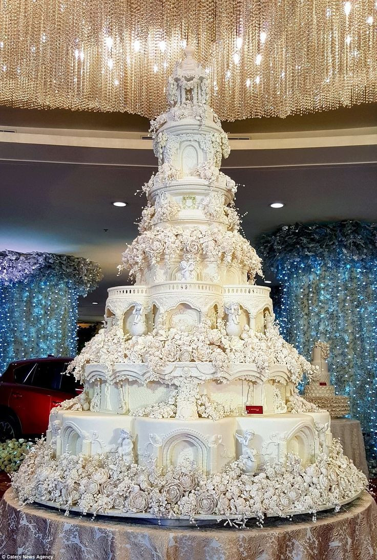 Hochzeitstorte Extravagant
 Best 25 Huge wedding cakes ideas on Pinterest