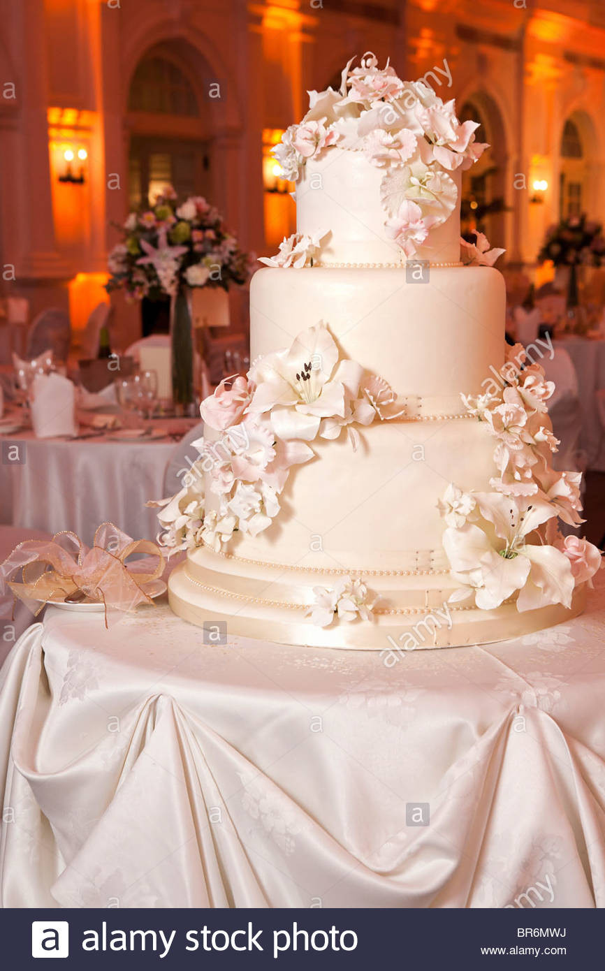 Hochzeitstorte Extravagant
 Lavish wedding cake Stock Royalty Free Image