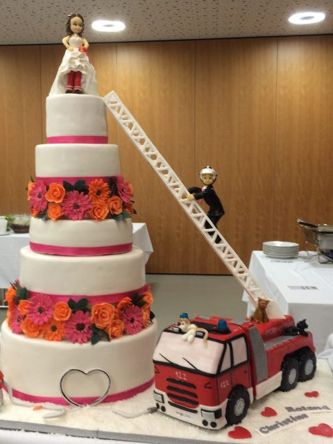 Hochzeitstorte Feuerwehr
 Hochzeit und so … – torteundmehr