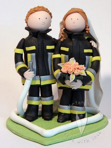 Hochzeitstorte Feuerwehr
 Feuerwehr Brautpaar Tortenfigur