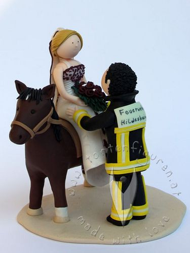 Hochzeitstorte Feuerwehr
 Feuerwehr Brautpaar mit Pferd Food