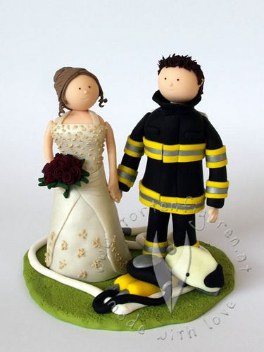 Hochzeitstorte Feuerwehr
 Feuerwehr Brautpaar fondant figurák