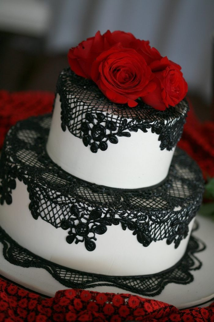 Hochzeitstorte Gothic
 schwarz rote hochzeitstorte für eine vampir hochzeit