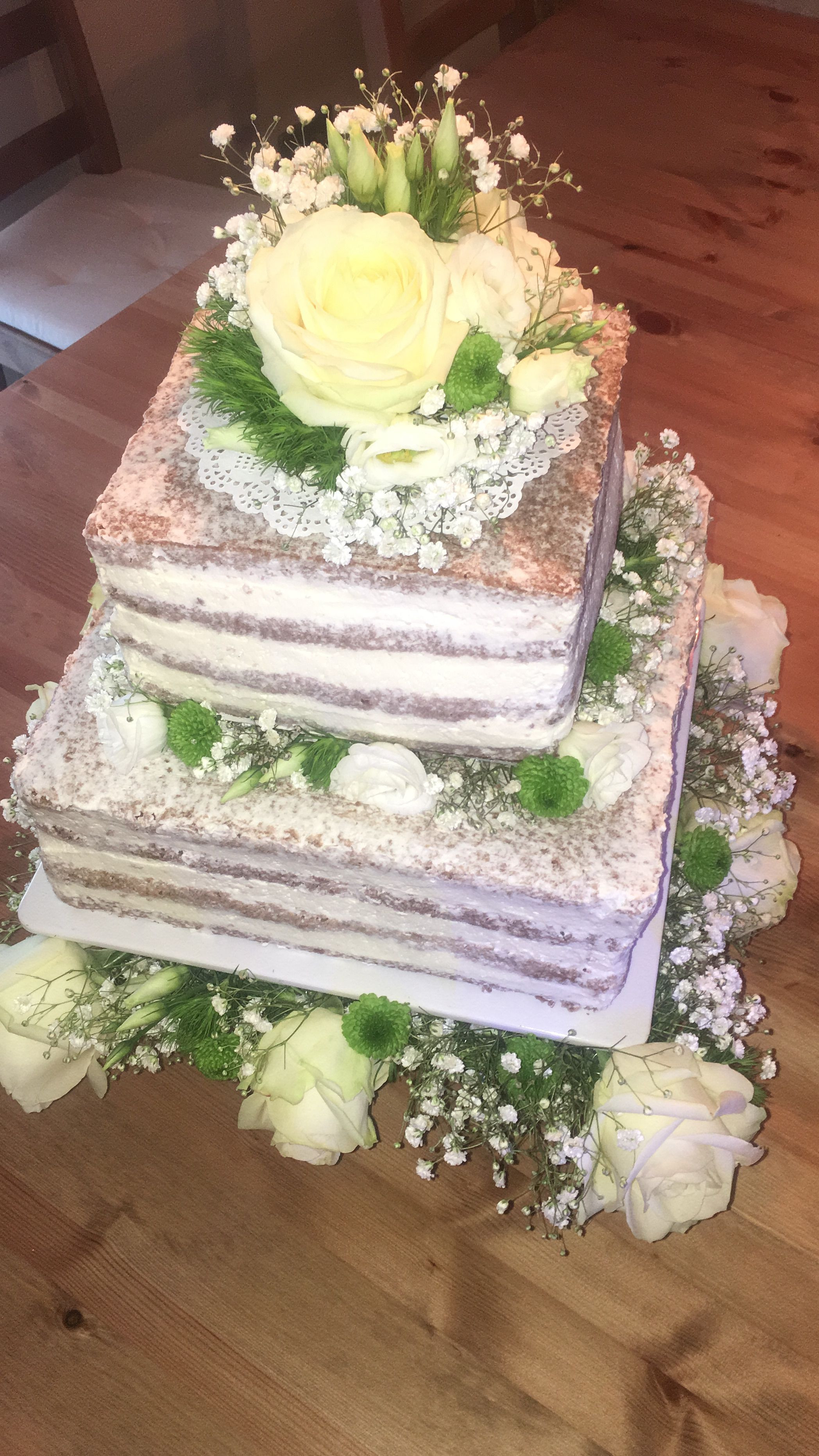 Hochzeitstorte Grün Weiß
 Hochzeitstorte Naked Cake Grün Weiß Blumen