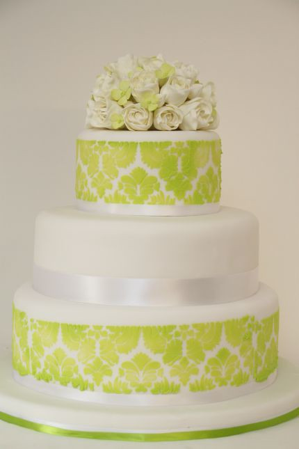 Hochzeitstorte Grün Weiß
 v Hochzeitstorte elegant grün weiß Damaskmuster Rosen