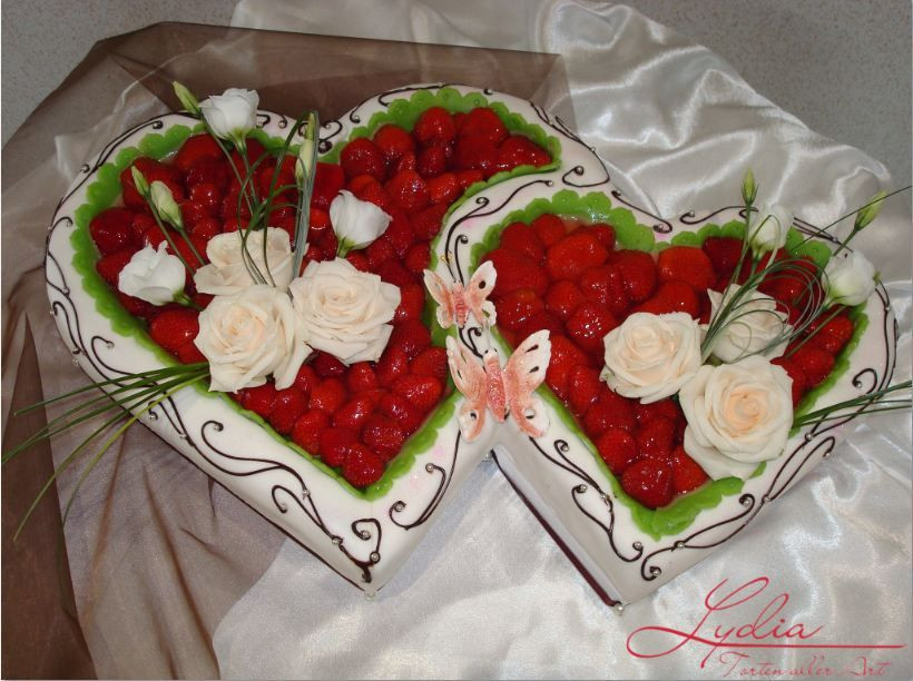 Hochzeitstorte Herz Erdbeeren
 Die besten 25 Hochzeitstorte herzform Ideen auf Pinterest