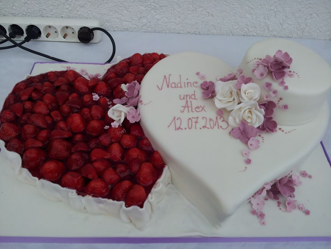 Hochzeitstorte Herz Erdbeeren
 Die besten 25 Hochzeitstorte doppelherz Ideen auf