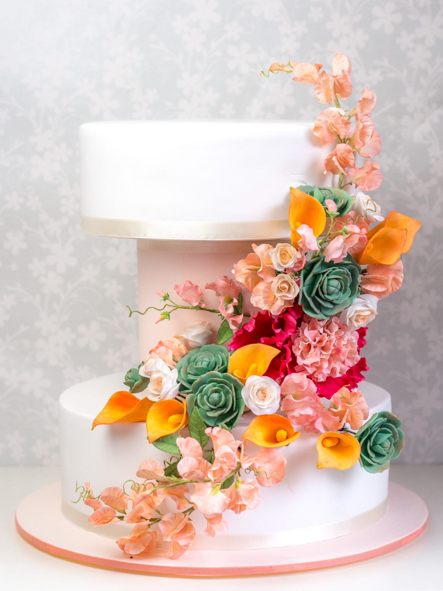 Hochzeitstorte Mehrstöckig Modern
 Moderne Hochzeitstorte mit Zuckerblumen enkieker