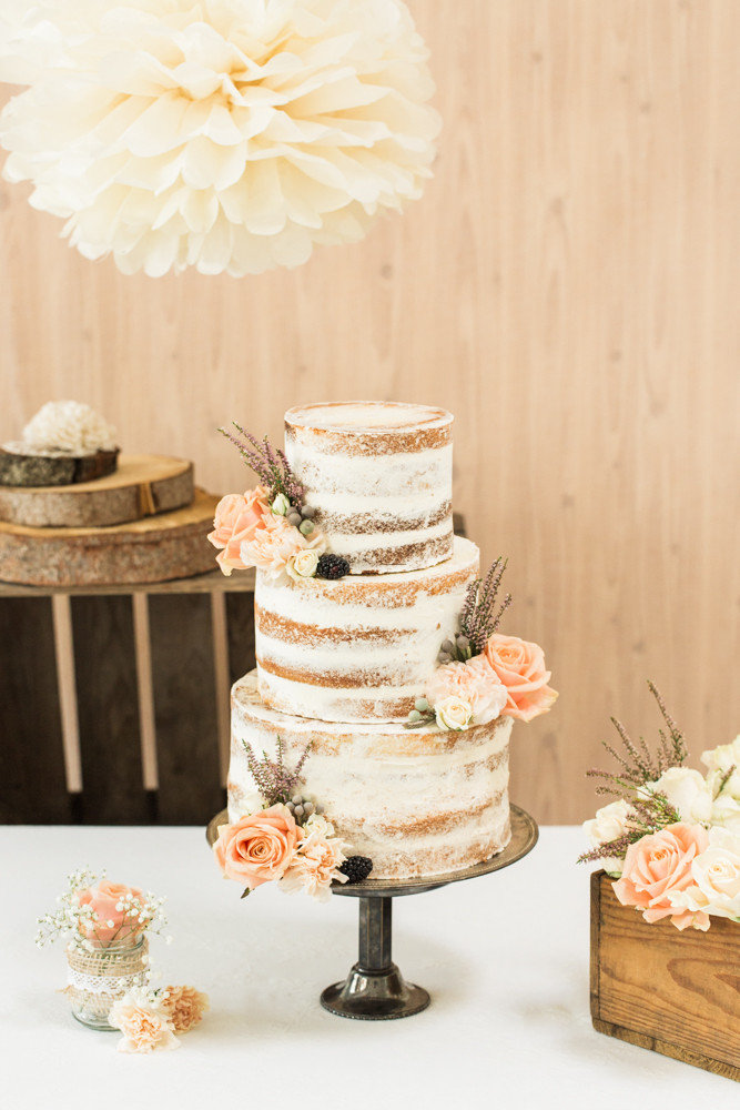 Hochzeitstorte Naked Cake
 Die Schnabulerie in der Presse Torten und Desserts