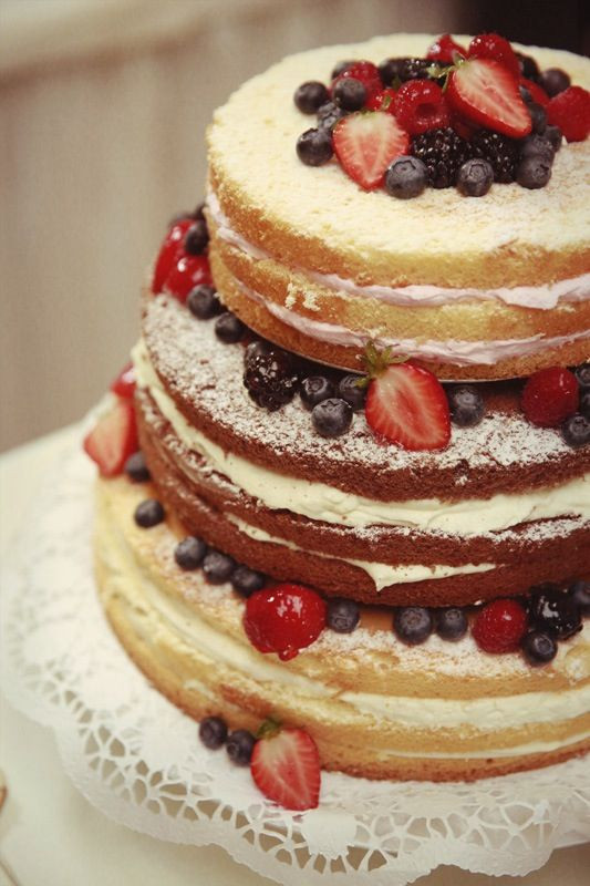 Hochzeitstorte Naked Cake
 Unsere Hochzeitstorte " cake" mit hellem und dunklem