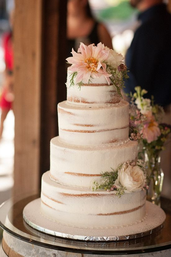 Hochzeitstorte Natur
 flower topped barely frosted wedding cake