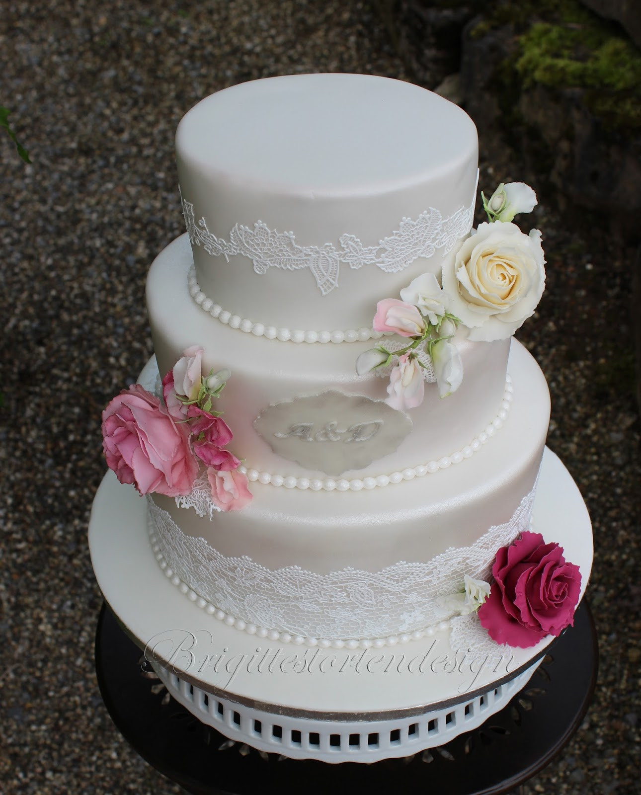 Hochzeitstorte Romantisch
 Romantische Hochzeitstorte mit Wicken und Rosen