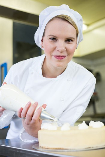 Hochzeitstorte Selber Backen Für Anfänger
 Hochzeitstorten von A Z