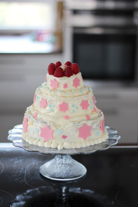 Hochzeitstorte Selber Backen Für Anfänger
 3 stöckige Torte mit Buttercreme selber machen für Anfänger