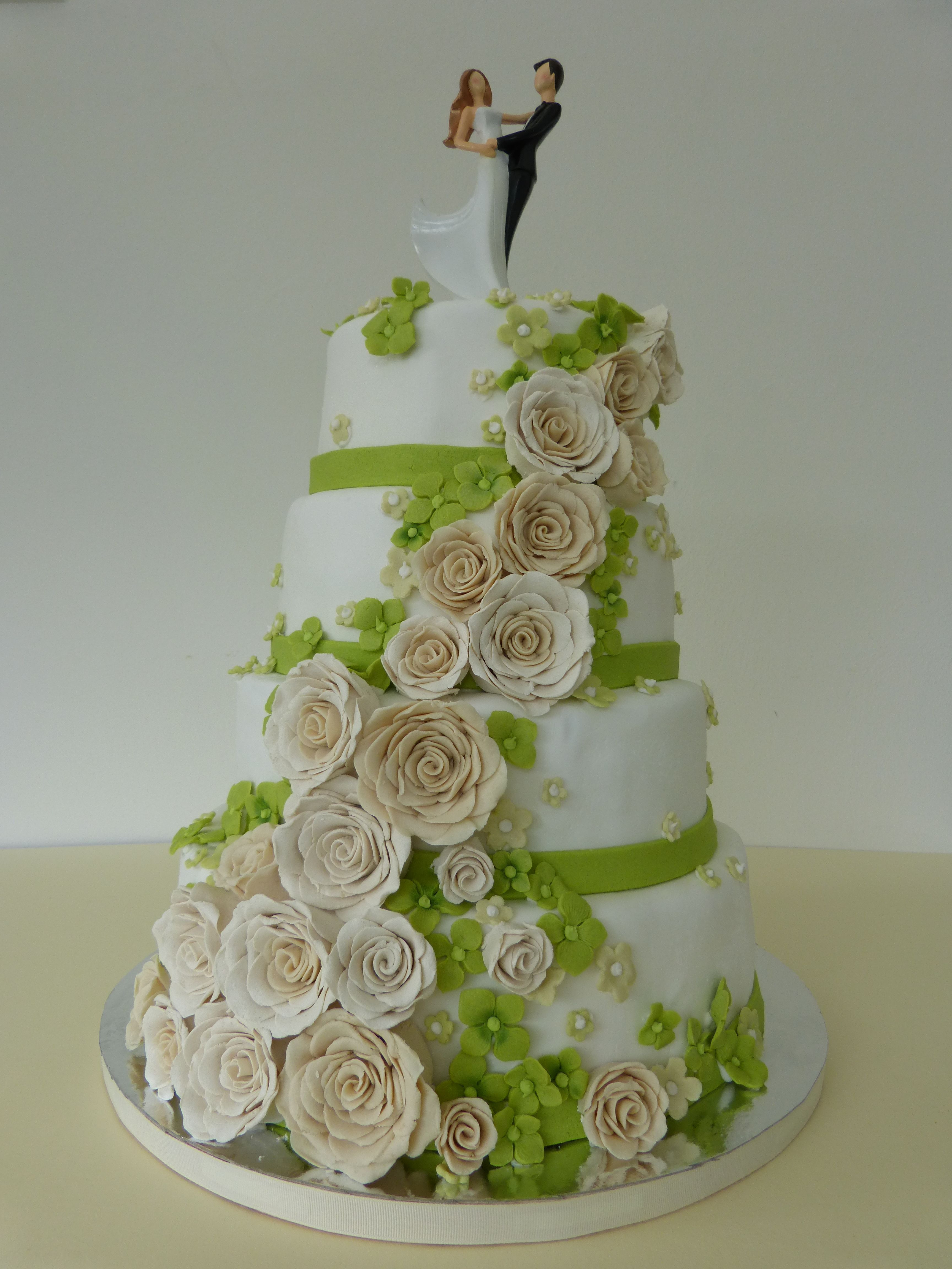 Hochzeitstorte Weiß
 Wedding cake green white Rosen wedding Marzipanblumen