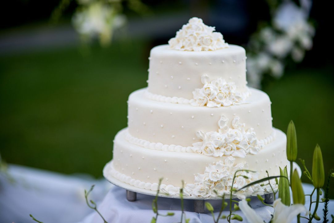 Hochzeitstorte Weiß
 Wenn Hochzeitstorte zum Kunstwerk wird Ganz in weiß