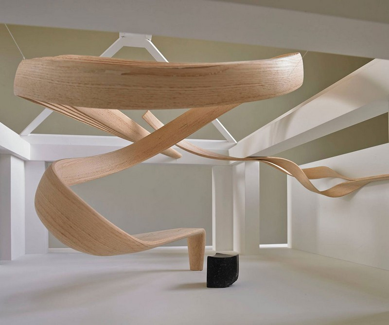 Holz Schreibtisch
 Schreibtisch aus Holz mit futuristischem Design