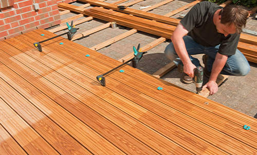 Holzdielen Terrasse
 Anleitung Holz Terrasse selbst bauen – Beplankung