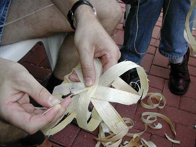 Hölzerne Hochzeit Kranz
 Kranzbinden für eine Hölzerne Hochzeit