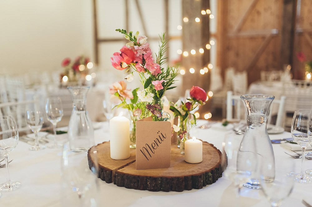 Holzscheiben Deko Hochzeit
 Landhochzeit unsere Dekoration – ichsowirso