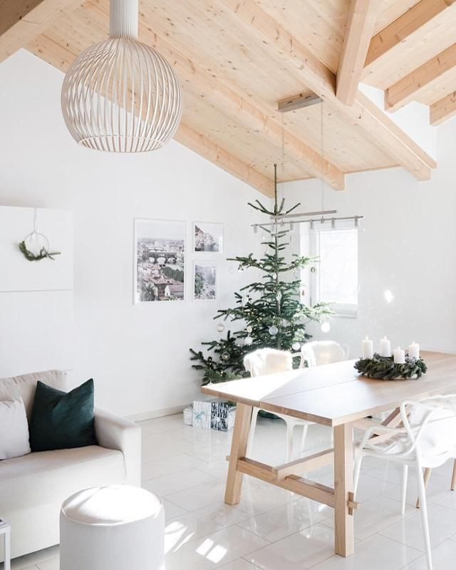 Holztisch Wohnzimmer
 Holztisch Wohnzimmer