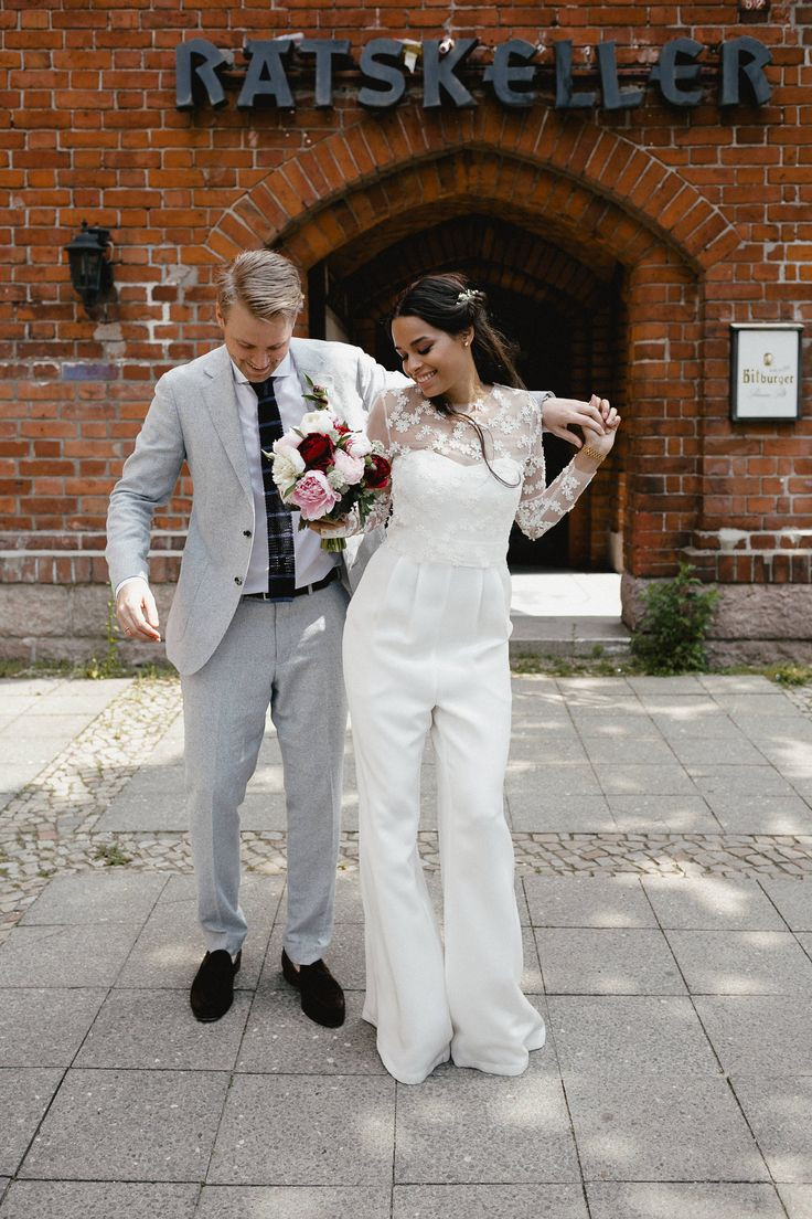 Hosenanzug Hochzeit Standesamt
 Urbane Hochzeit in Berlin Standesamt Schmargen…