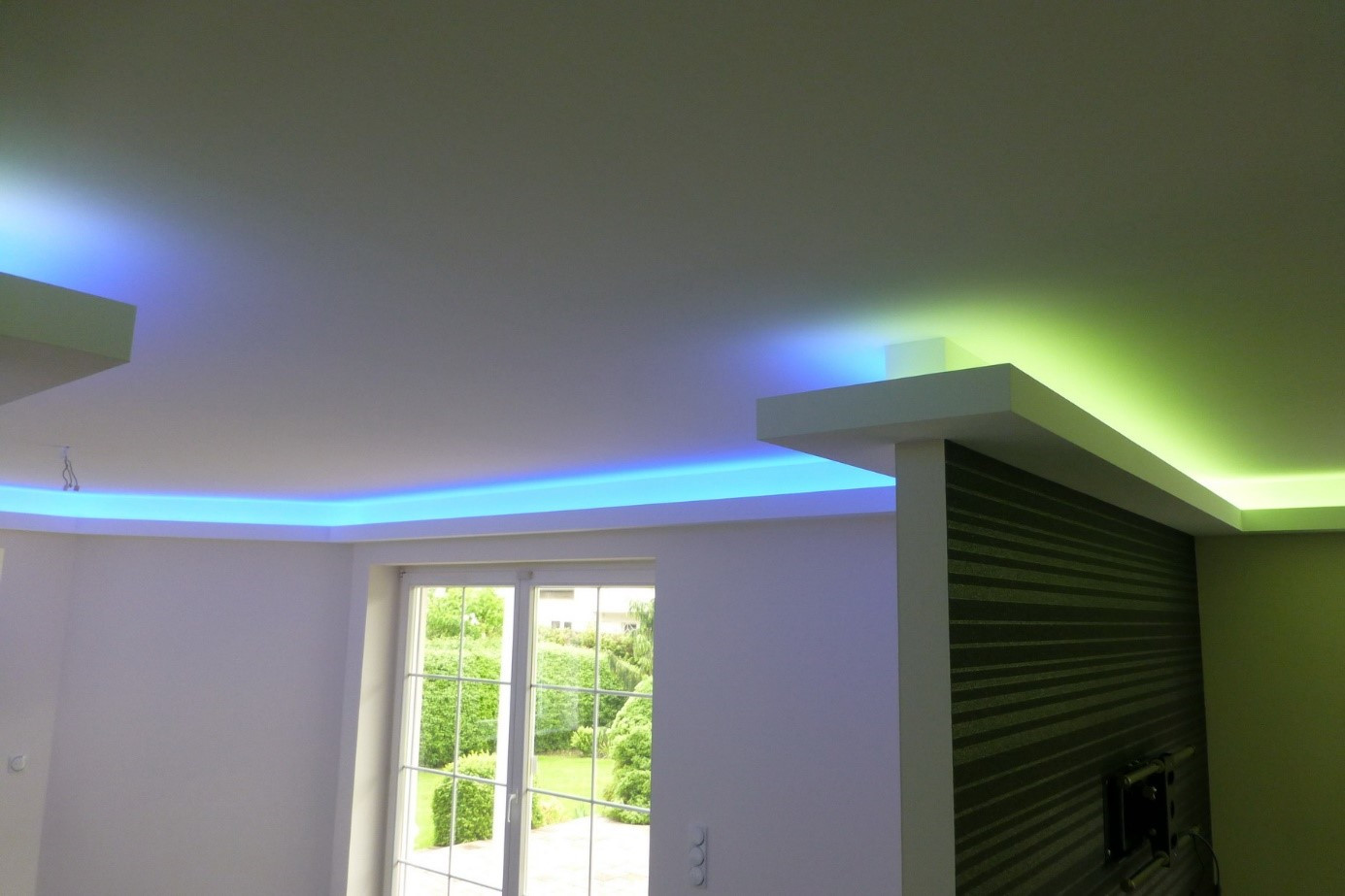 Indirekte Beleuchtung
 Anleitung zum Aufbau einer indirekten Beleuchtung mit LEDs