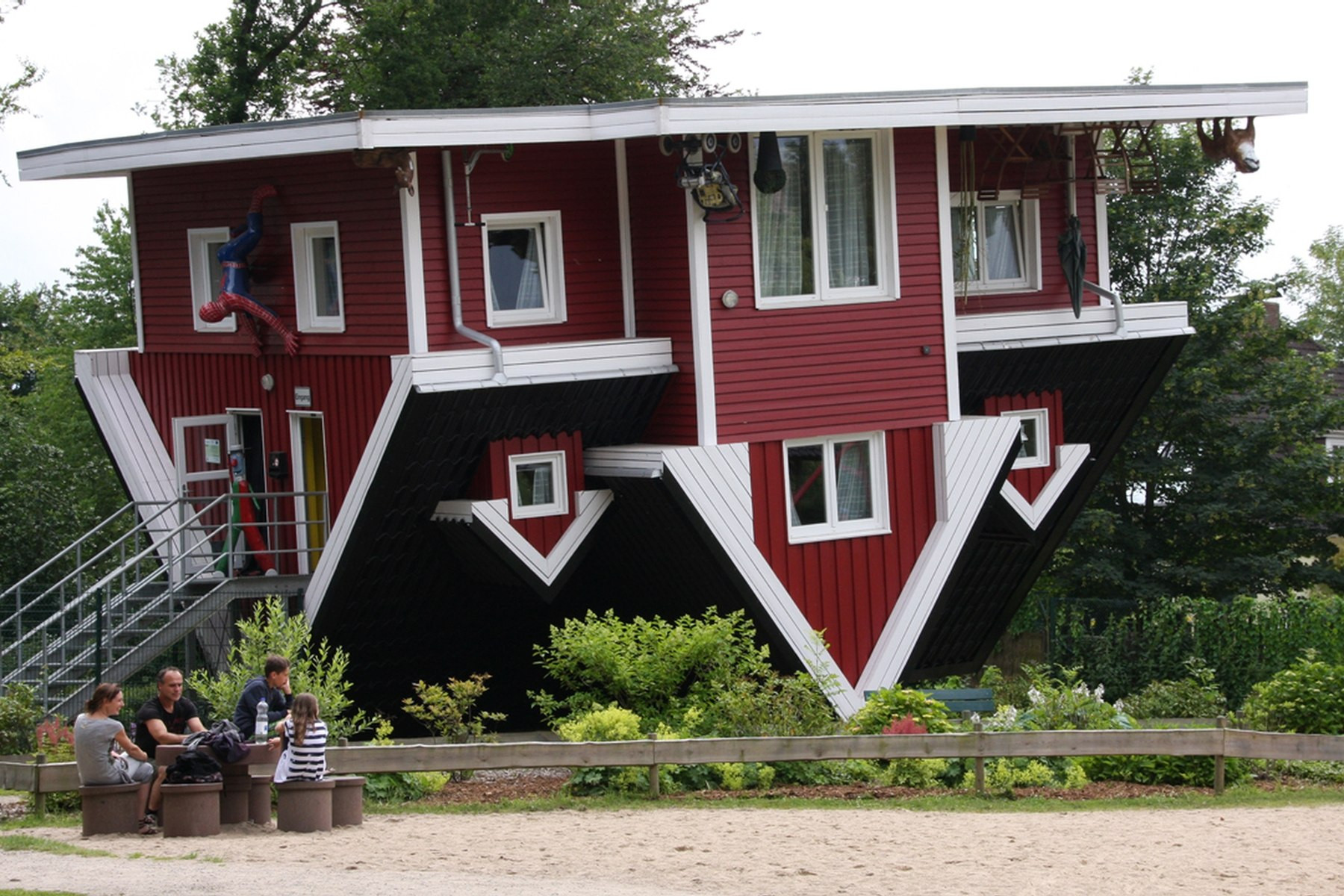 It Haus
 Das Verrückte Haus im Tierpark Gettorf Familie & Kind