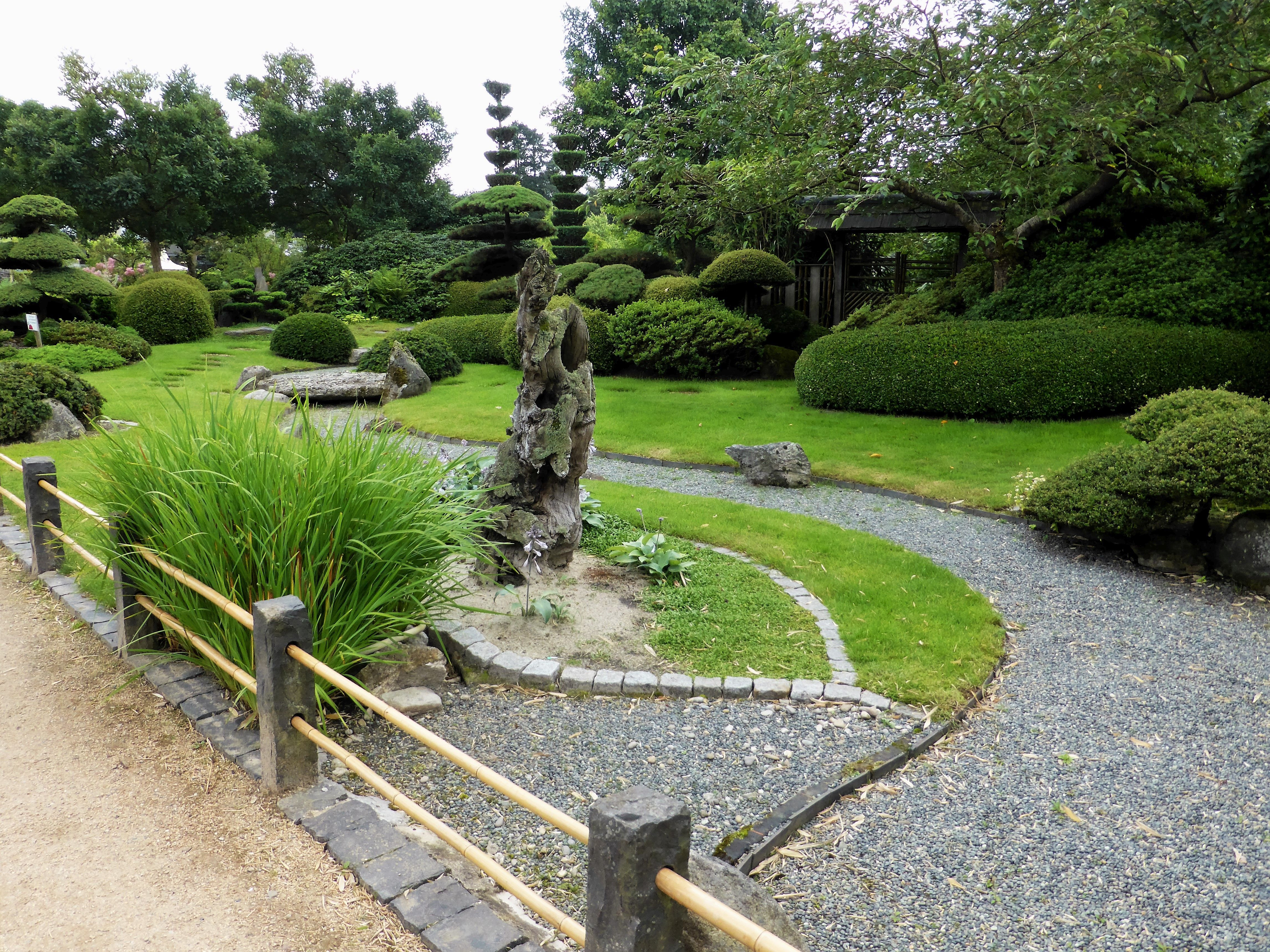 Japanischer Garten
 Der japanische Garten nachgeharkt