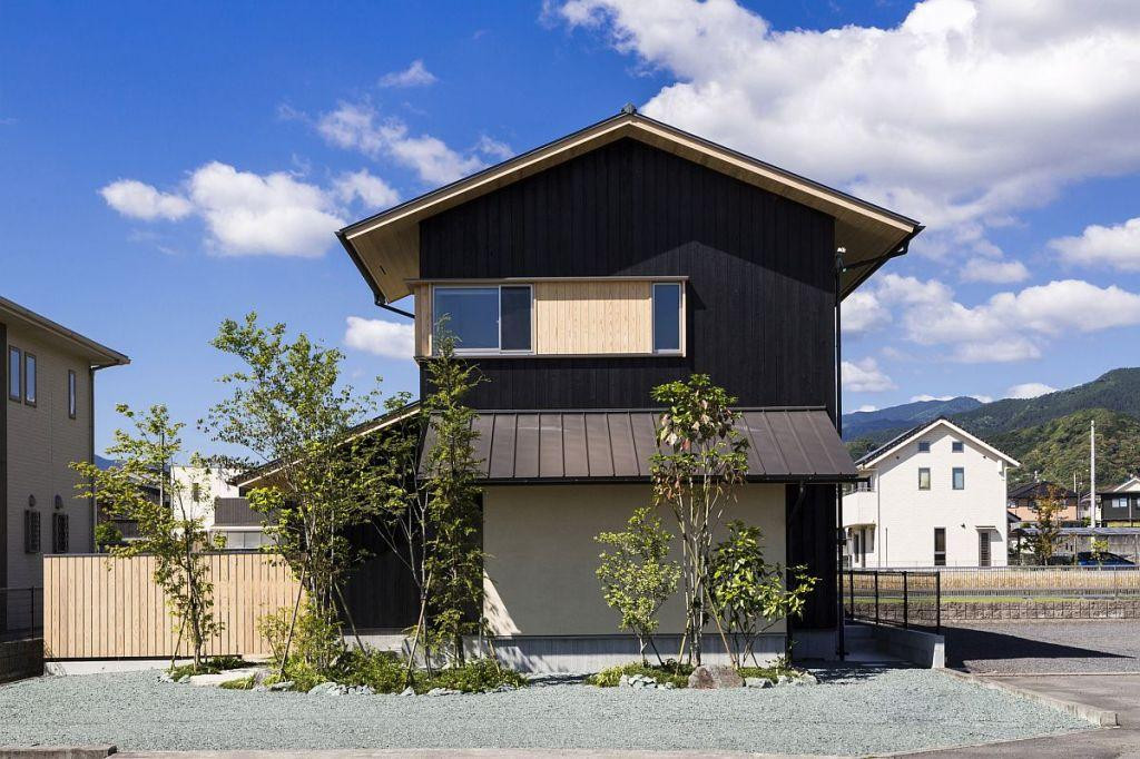 Japanisches Haus
 Stylish Synergy Modernes japanisches Haus mit Blick auf