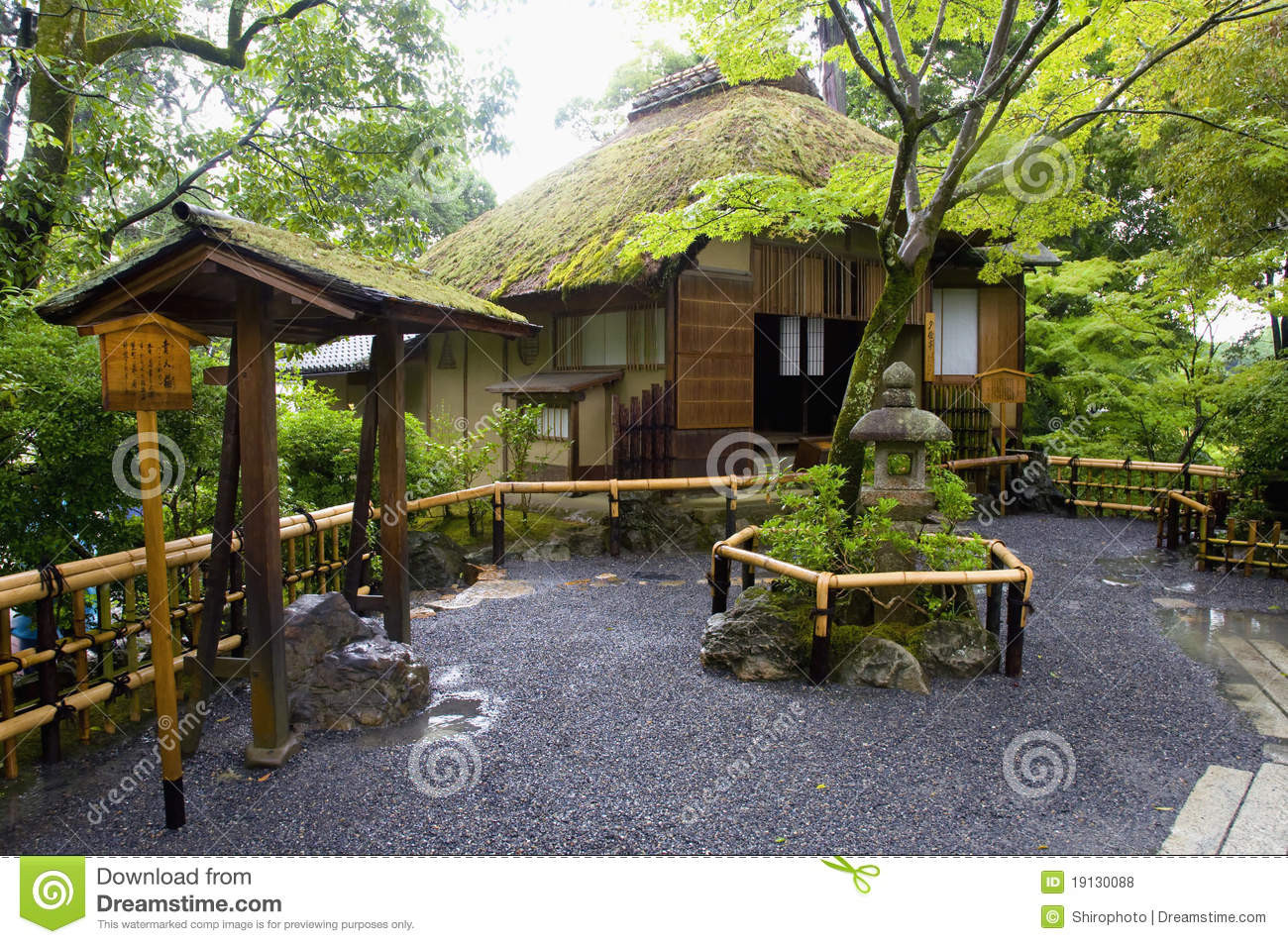 Japanisches Haus
 Japanisches Haus stockfoto Bild von gardening schönheit