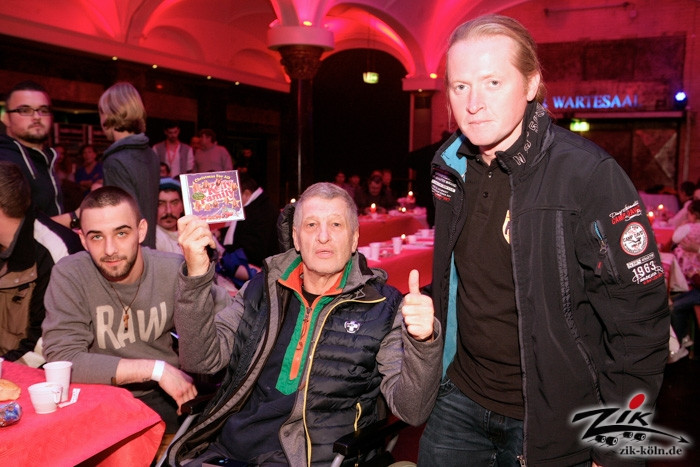 Joey Kelly Hochzeit
 Berscherung für Obdachlose mit Joey Kelly