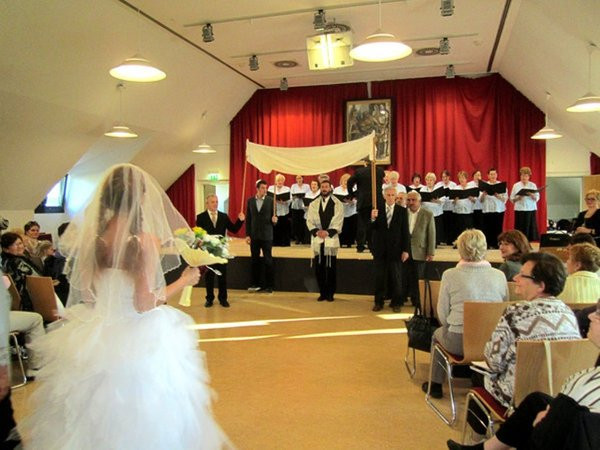 Jüdische Hochzeit
 Die jüdische Hochzeit Linz am Rhein myheimat