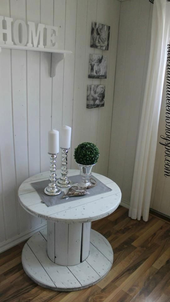 Kabeltrommel Tisch
 Lovely homemade table Paletten und Holz