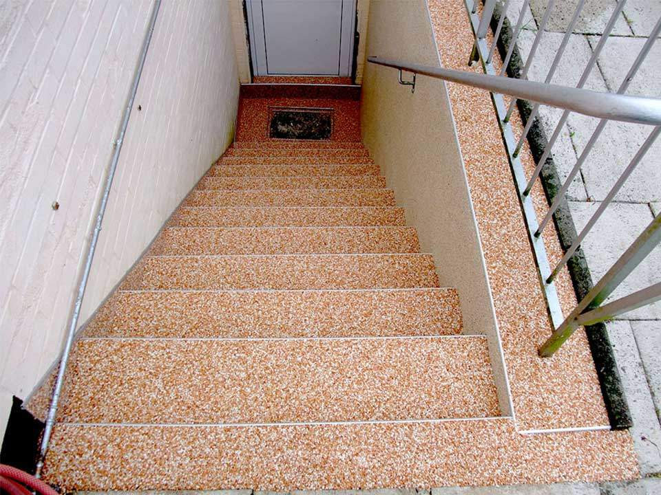 Kellertreppe Fliesen
 Treppe sanieren mit Steinteppich Treppenbelag von