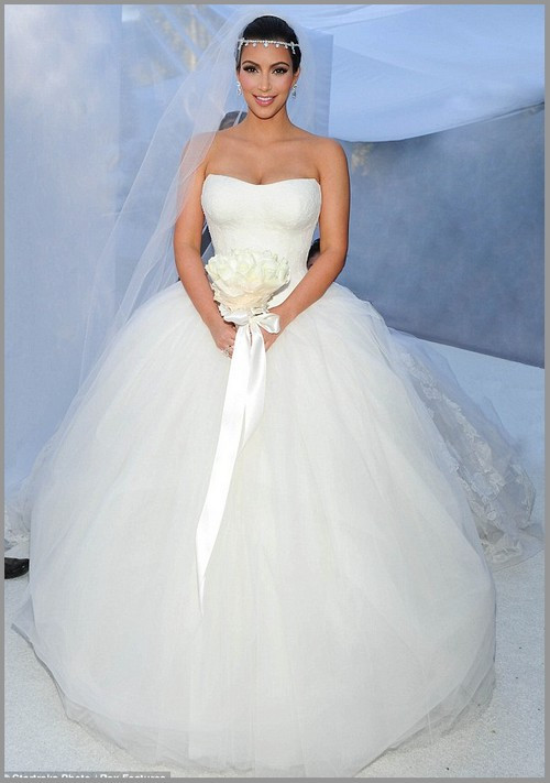 Kim Kardashian Hochzeitskleid
 Celebrity Modeling Kim Kardashian s Wedding Gowns Dress