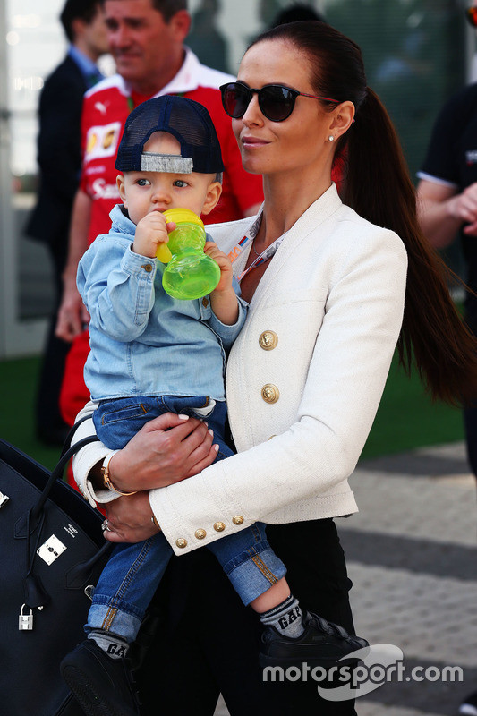 Kimi Räikkönen Hochzeit
 Minttu Virtanen Frau von Kimi Räikkönen Ferrari mit